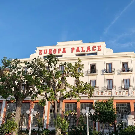 Отель Grand Europa Palace 4*