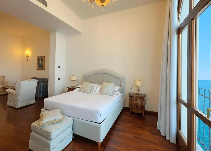 מלון Grand Europa Palace